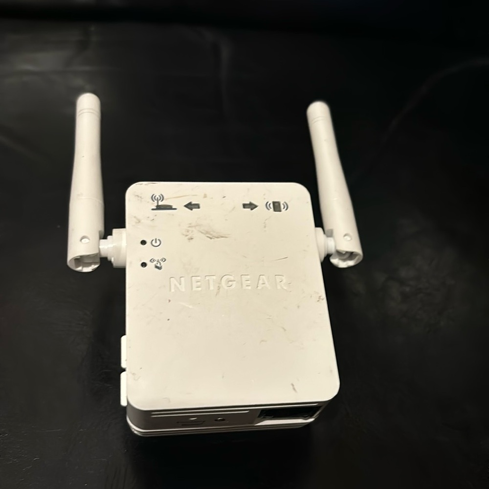 Netgear Universal WiFi Range Extender - Used